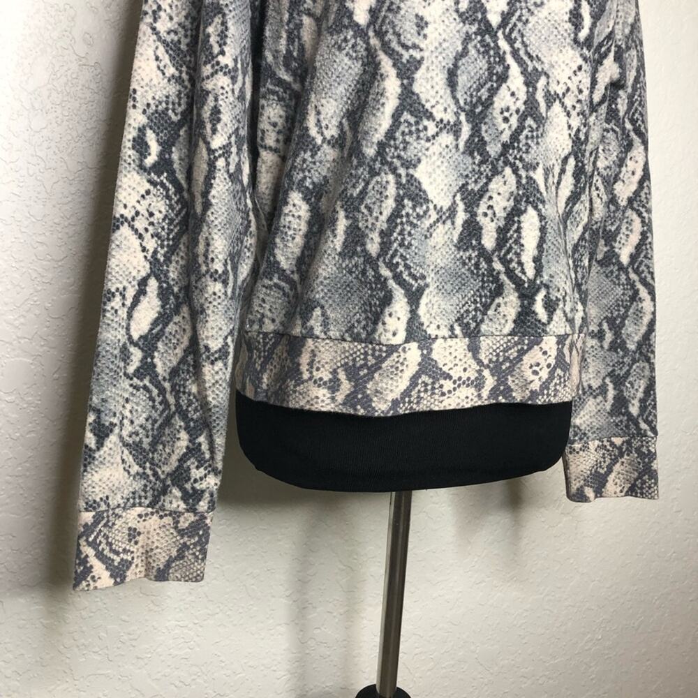 PAIGE cream gray snake python print sweatshirt kn… - image 3